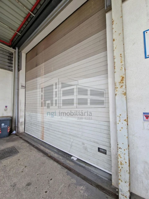 Loja para Arrendamento em Pontinha e Famões
