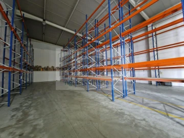 Loja para Arrendamento em Pontinha e Famões