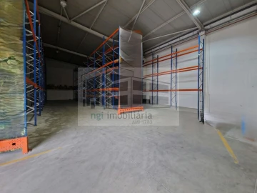Loja para Arrendamento em Pontinha e Famões
