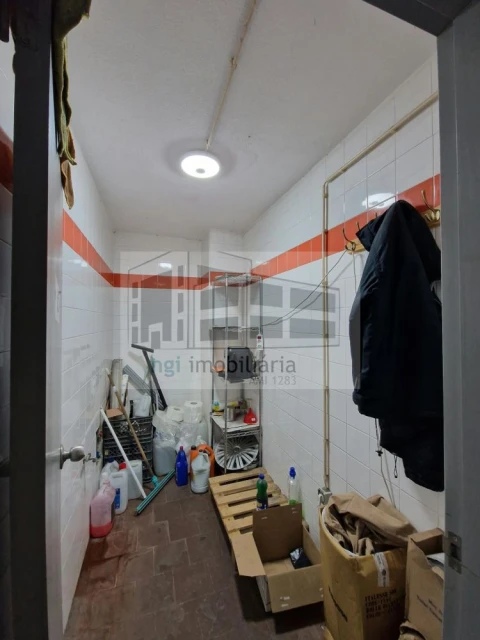 Loja para Arrendamento em Pontinha e Famões