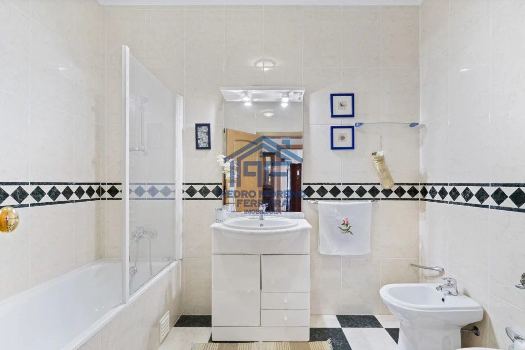 Apartamento T2 para Venda em Covilhã e Canhoso Foto 19
