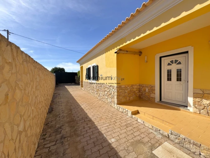 Moradia T3 para Venda em Guia Foto 24