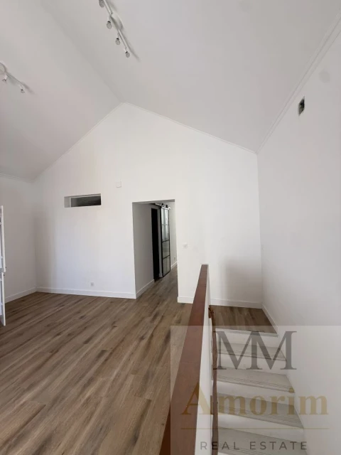 Apartamento T1 para Venda em Santa Maria do Castelo e Santiago e Santa Susana