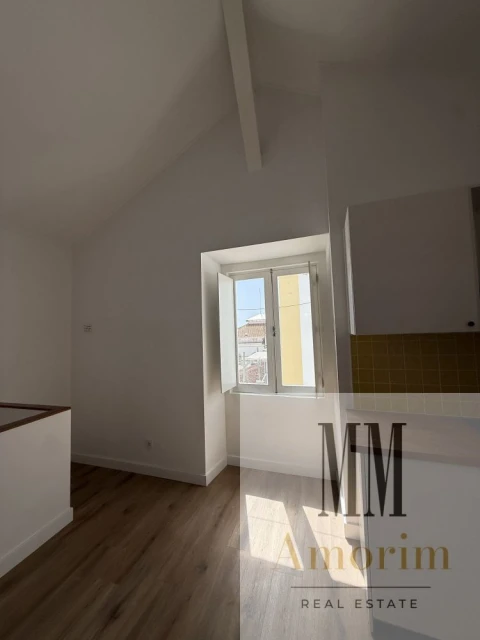 Apartamento T1 para Venda em Santa Maria do Castelo e Santiago e Santa Susana