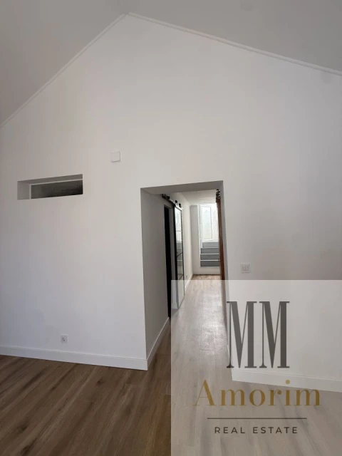 Apartamento T1 para Venda em Santa Maria do Castelo e Santiago e Santa Susana