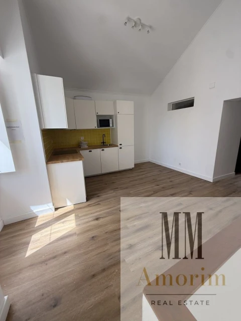 Apartamento T1 para Venda em Santa Maria do Castelo e Santiago e Santa Susana
