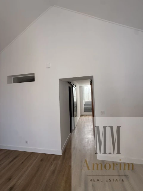 Apartamento T1 para Venda em Santa Maria do Castelo e Santiago e Santa Susana
