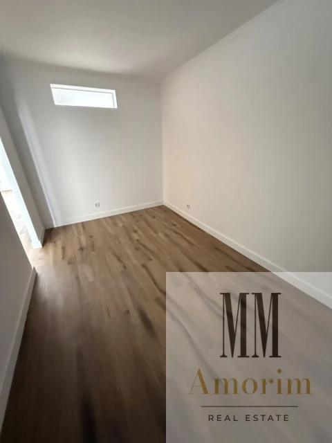 Apartamento T1 para Venda em Santa Maria do Castelo e Santiago e Santa Susana