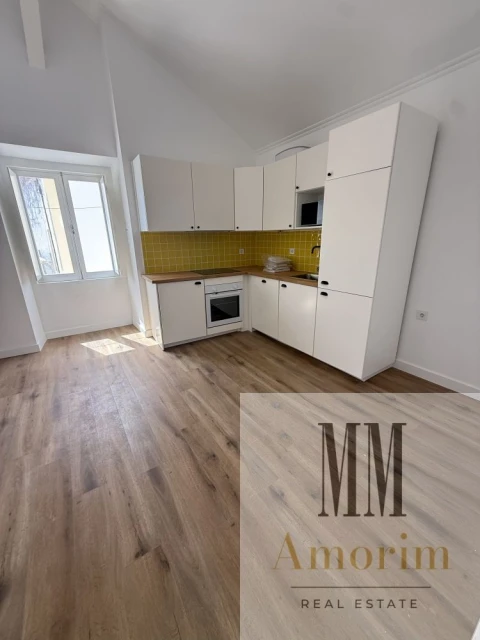 Apartamento T1 para Venda em Santa Maria do Castelo e Santiago e Santa Susana