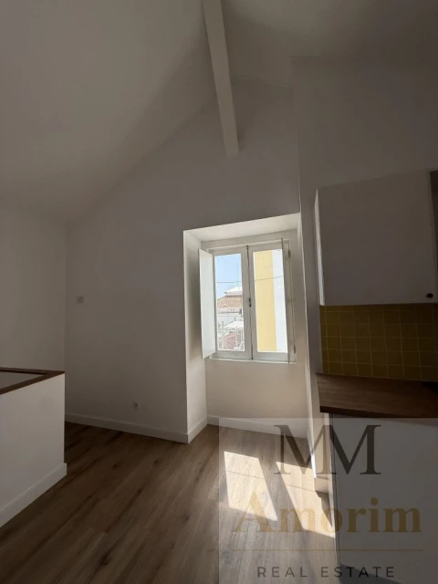 Apartamento T1 para Venda em Santa Maria do Castelo e Santiago e Santa Susana