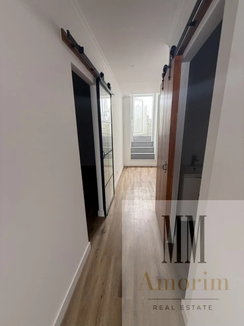 Apartamento T1 para Venda em Santa Maria do Castelo e Santiago e Santa Susana