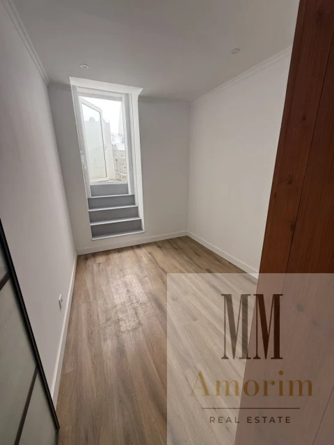 Apartamento T1 para Venda em Santa Maria do Castelo e Santiago e Santa Susana