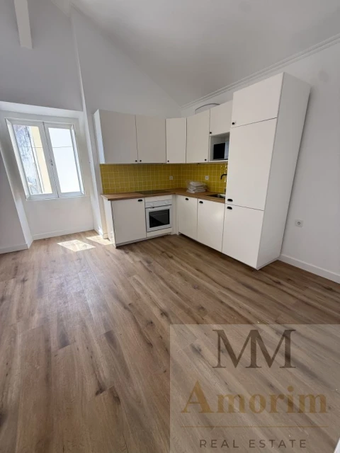 Apartamento T1 para Venda em Santa Maria do Castelo e Santiago e Santa Susana