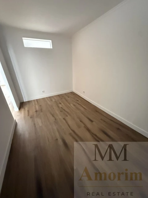 Apartamento T1 para Venda em Santa Maria do Castelo e Santiago e Santa Susana