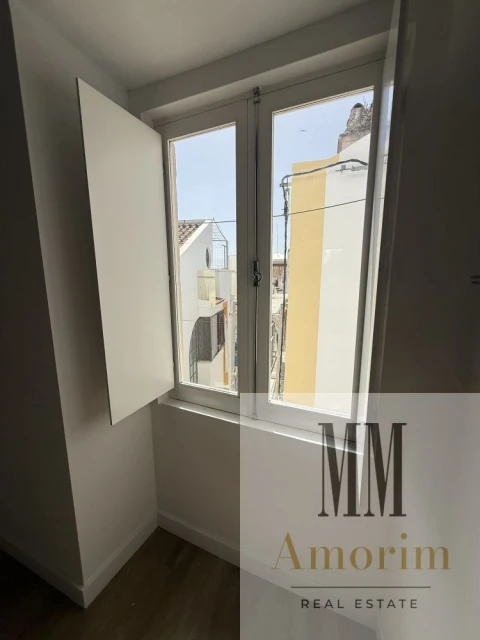 Apartamento T1 para Venda em Santa Maria do Castelo e Santiago e Santa Susana