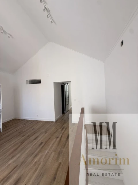 Apartamento T1 para Venda em Santa Maria do Castelo e Santiago e Santa Susana