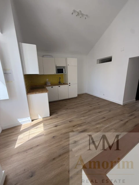 Apartamento T1 para Venda em Santa Maria do Castelo e Santiago e Santa Susana