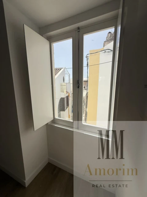 Apartamento T1 para Venda em Santa Maria do Castelo e Santiago e Santa Susana