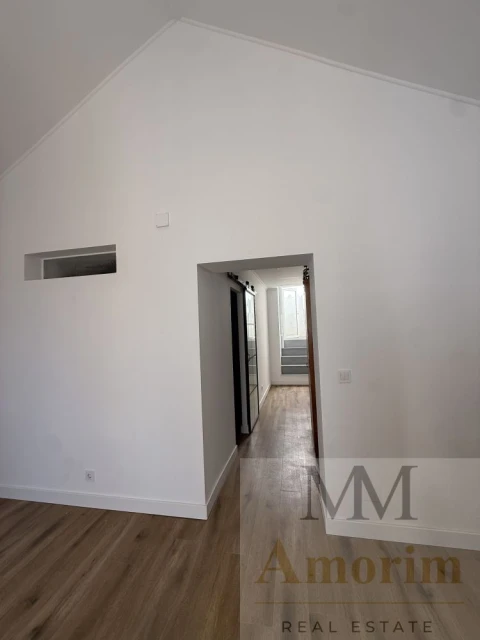 Apartamento T1 para Venda em Santa Maria do Castelo e Santiago e Santa Susana