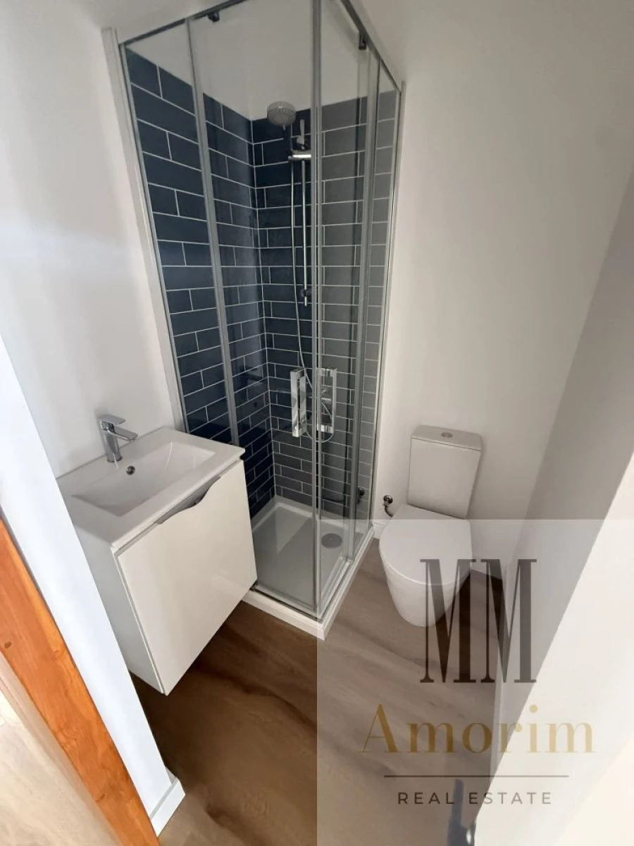 Apartamento T1 para Venda em Santa Maria do Castelo e Santiago e Santa Susana Foto 13