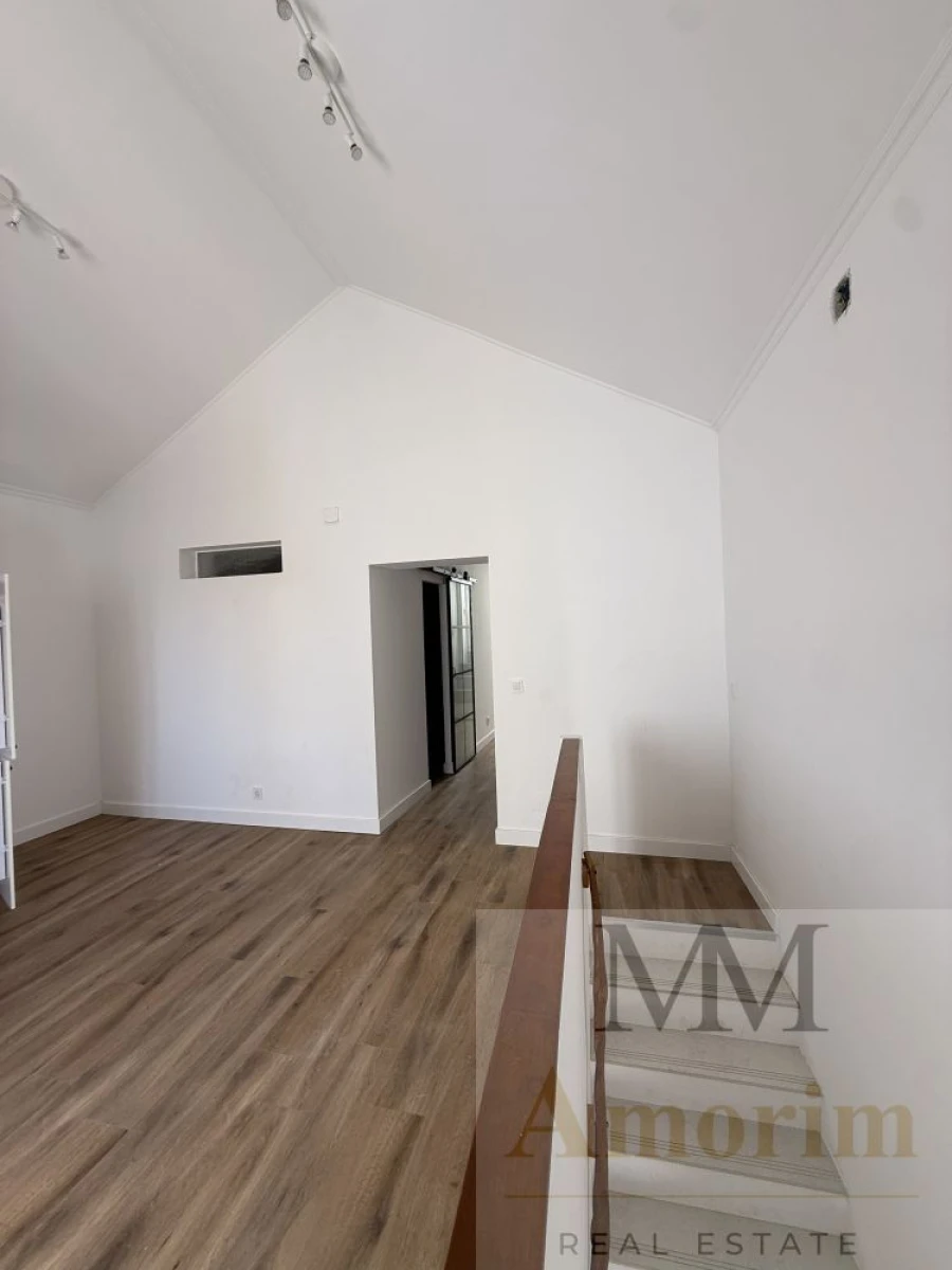 Apartamento T1 para Venda em Santa Maria do Castelo e Santiago e Santa Susana Foto 9