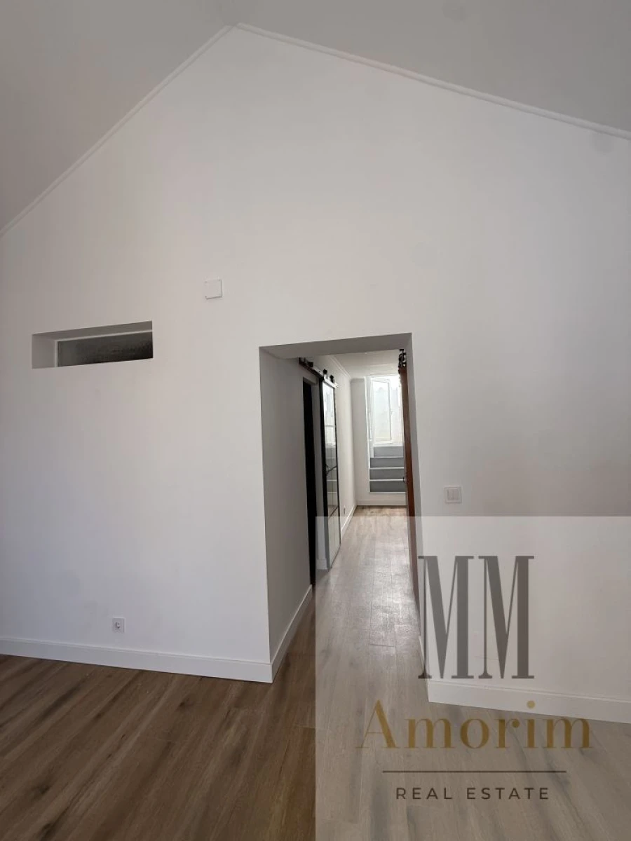 Apartamento T1 para Venda em Santa Maria do Castelo e Santiago e Santa Susana Foto 10