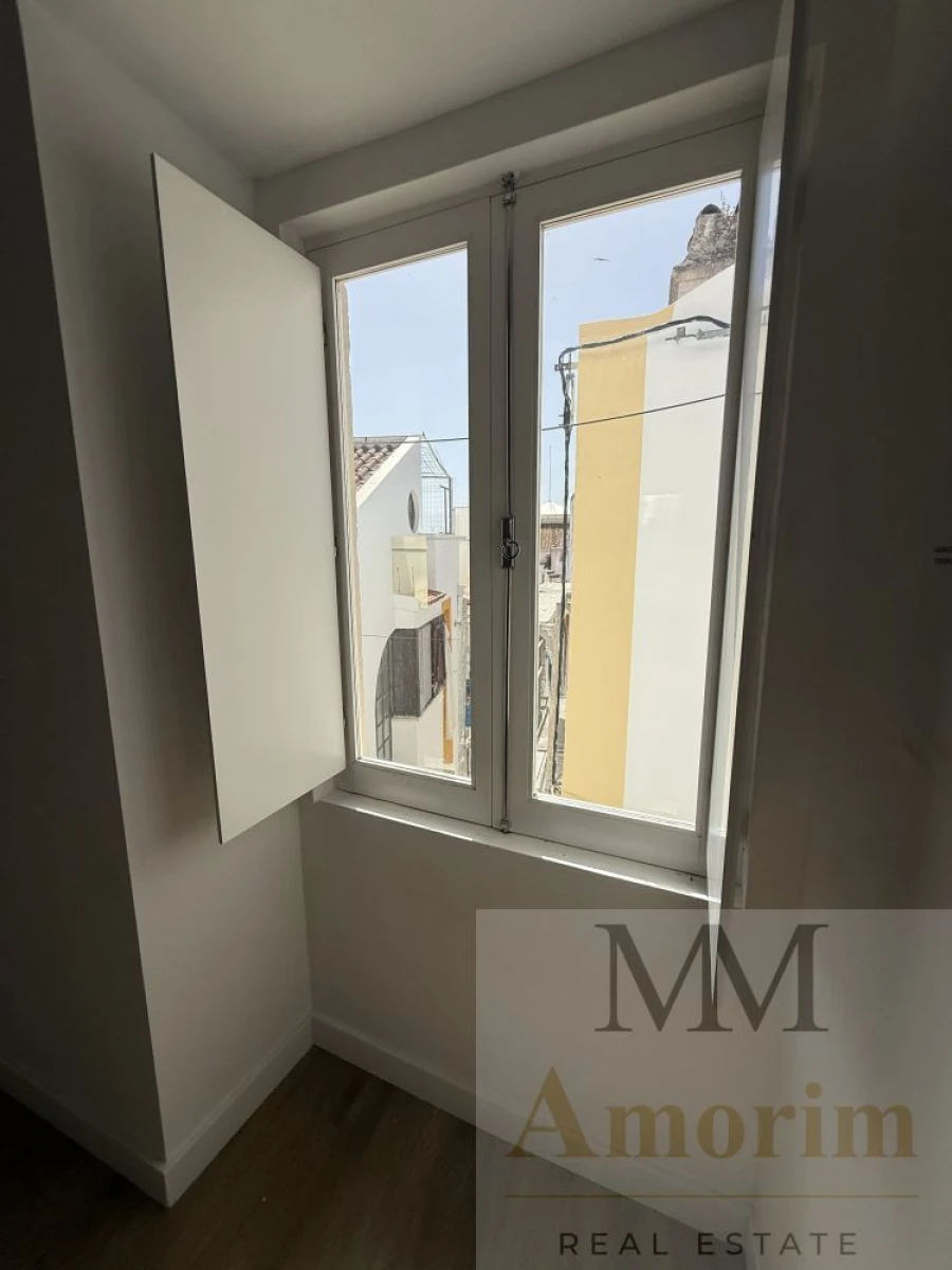 Apartamento T1 para Venda em Santa Maria do Castelo e Santiago e Santa Susana Foto 7