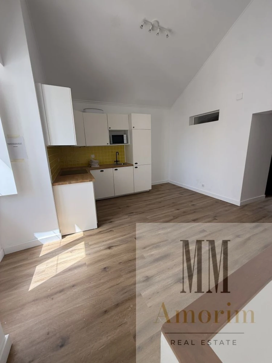 Apartamento T1 para Venda em Santa Maria do Castelo e Santiago e Santa Susana Foto 8