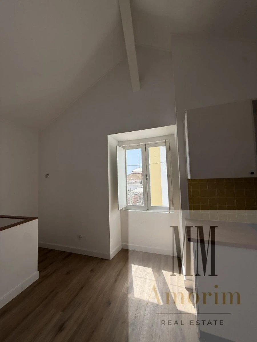 Apartamento T1 para Venda em Santa Maria do Castelo e Santiago e Santa Susana Foto 6