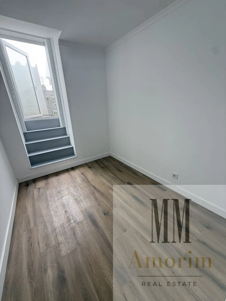 Apartamento T1 para Venda em Santa Maria do Castelo e Santiago e Santa Susana Foto 16