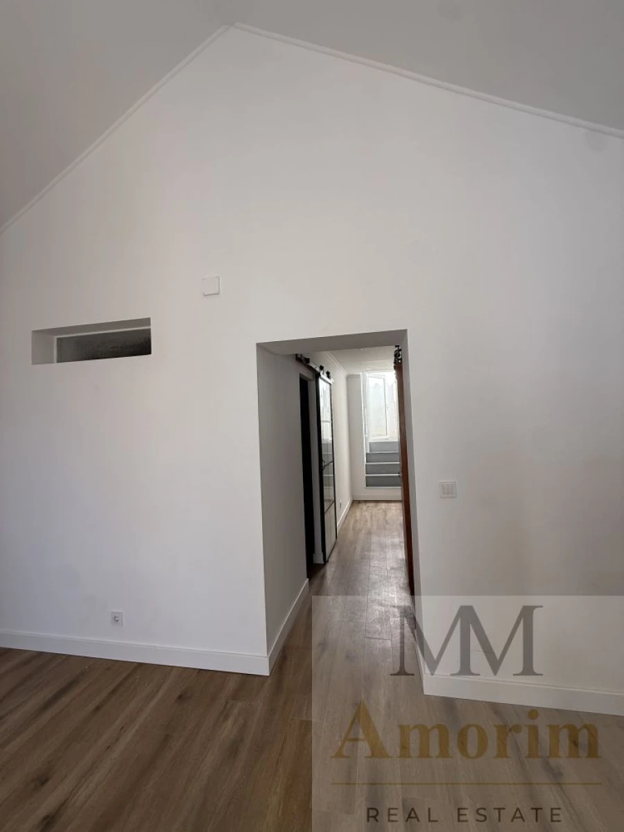 Apartamento T1 para Venda em Santa Maria do Castelo e Santiago e Santa Susana Foto 10