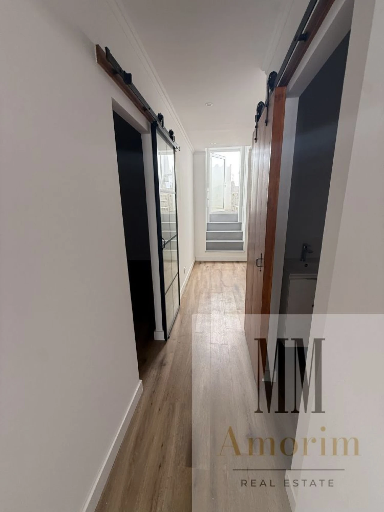 Apartamento T1 para Venda em Santa Maria do Castelo e Santiago e Santa Susana Foto 11