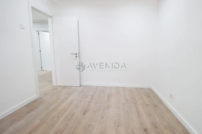 Apartamento T4 para Venda em Venteira