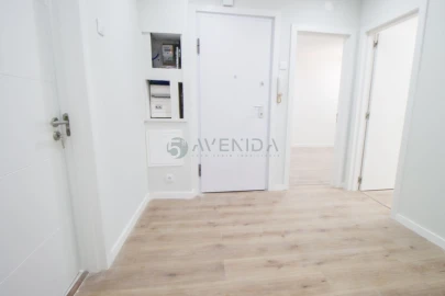 Apartamento T4 para Venda em Venteira