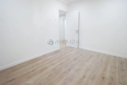 Apartamento T4 para Venda em Venteira