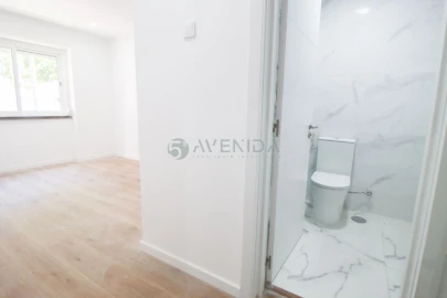 Apartamento T4 para Venda em Venteira