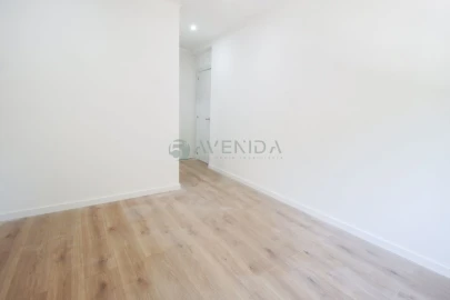Apartamento T4 para Venda em Venteira