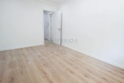 Apartamento T4 para Venda em Venteira