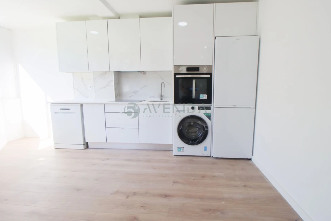 Apartamento T4 para Venda em Venteira Foto 1