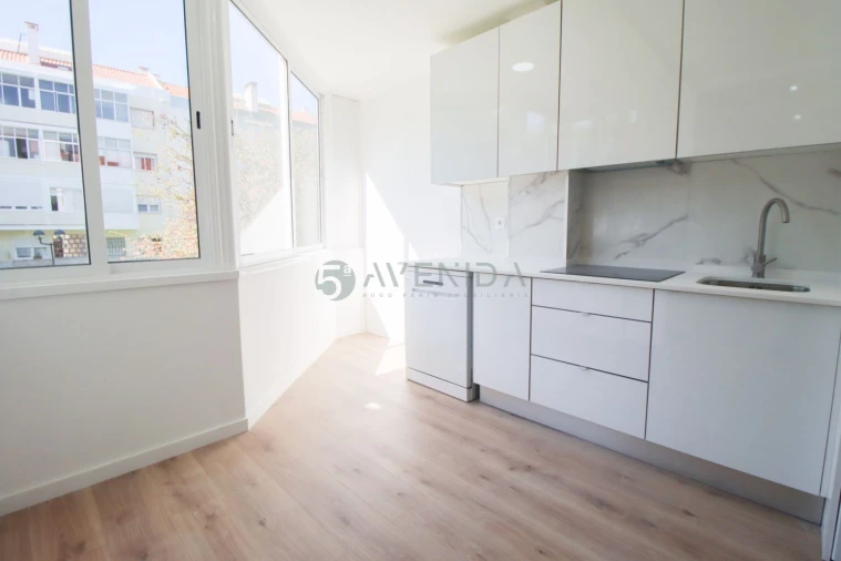 Apartamento T4 para Venda em Venteira Foto 2