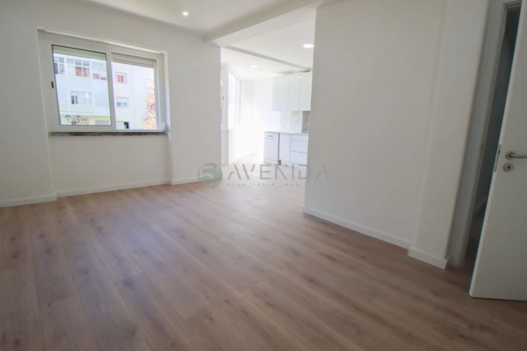 Apartamento T4 para Venda em Venteira Foto 13