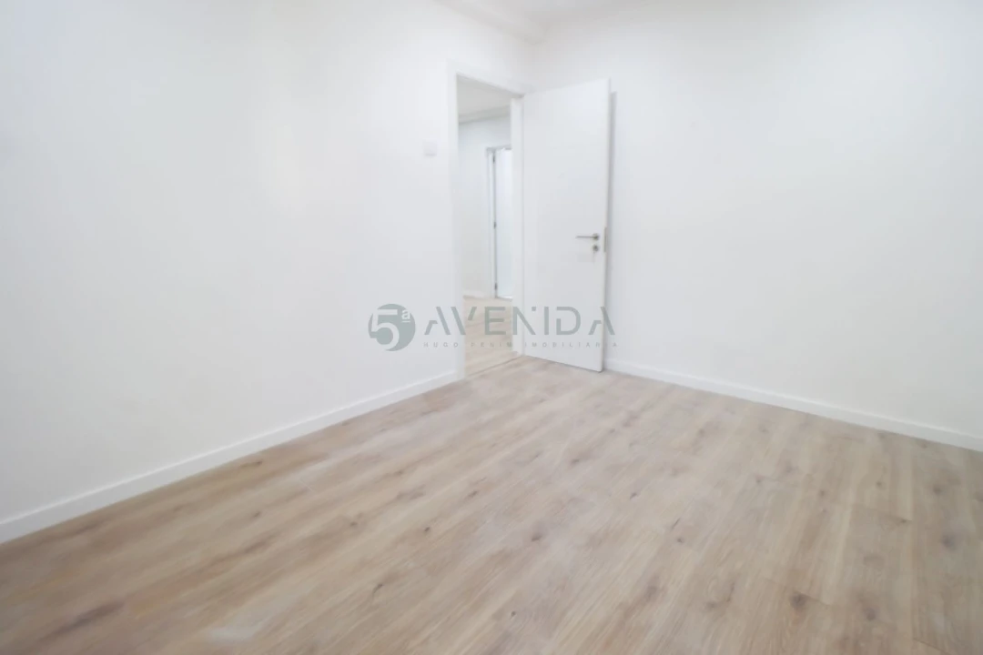 Apartamento T4 para Venda em Venteira Foto 9