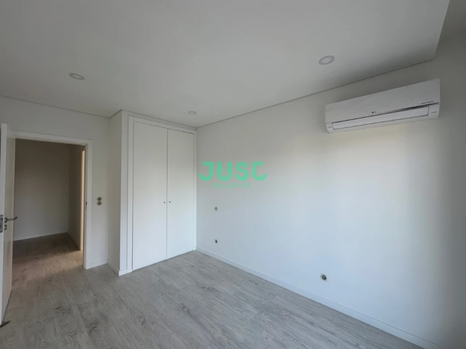 Apartamento T2 para Venda em Seixal, Arrentela e Aldeia de Paio Pires Foto 12