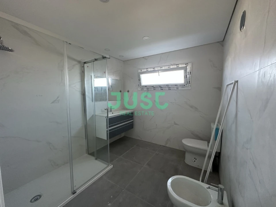 Apartamento T1 para Venda em Seixal, Arrentela e Aldeia de Paio Pires Foto 8
