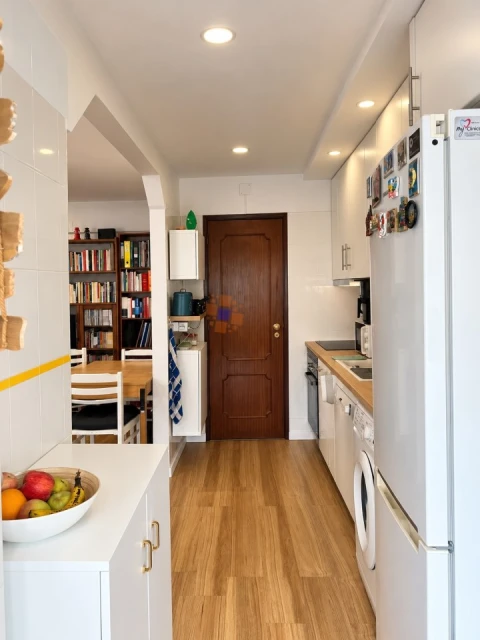 Apartamento T1 para Venda em Laranjeiro e Feijó