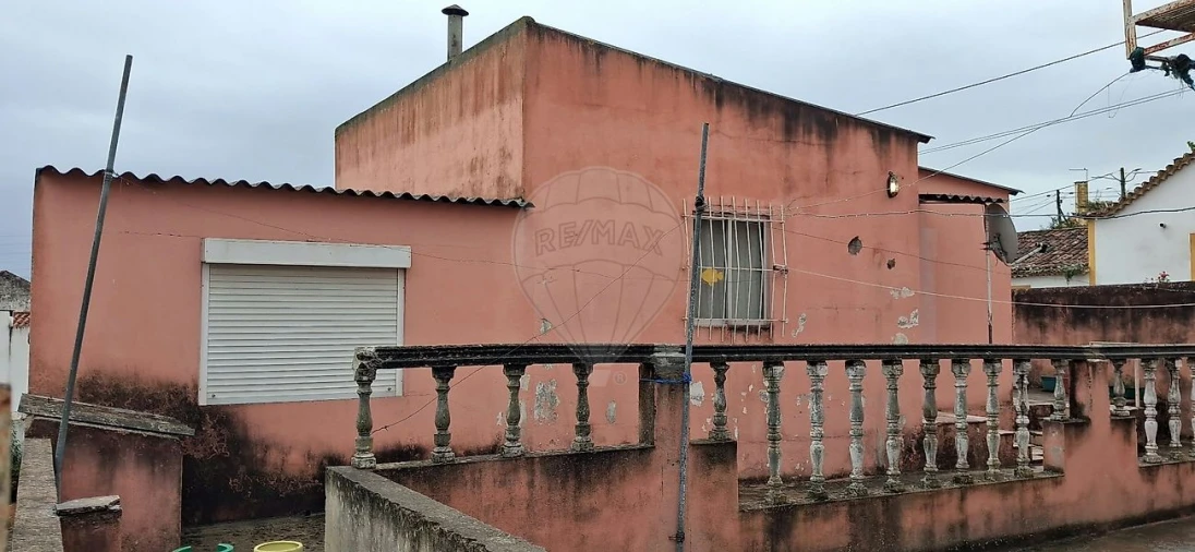 Moradia T4 para Venda em Vale de Santarem Foto 2