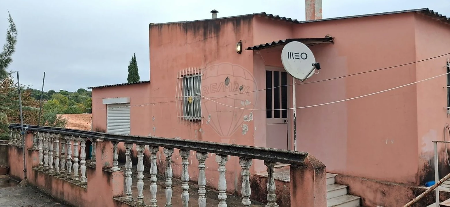 Moradia T4 para Venda em Vale de Santarem Foto 1