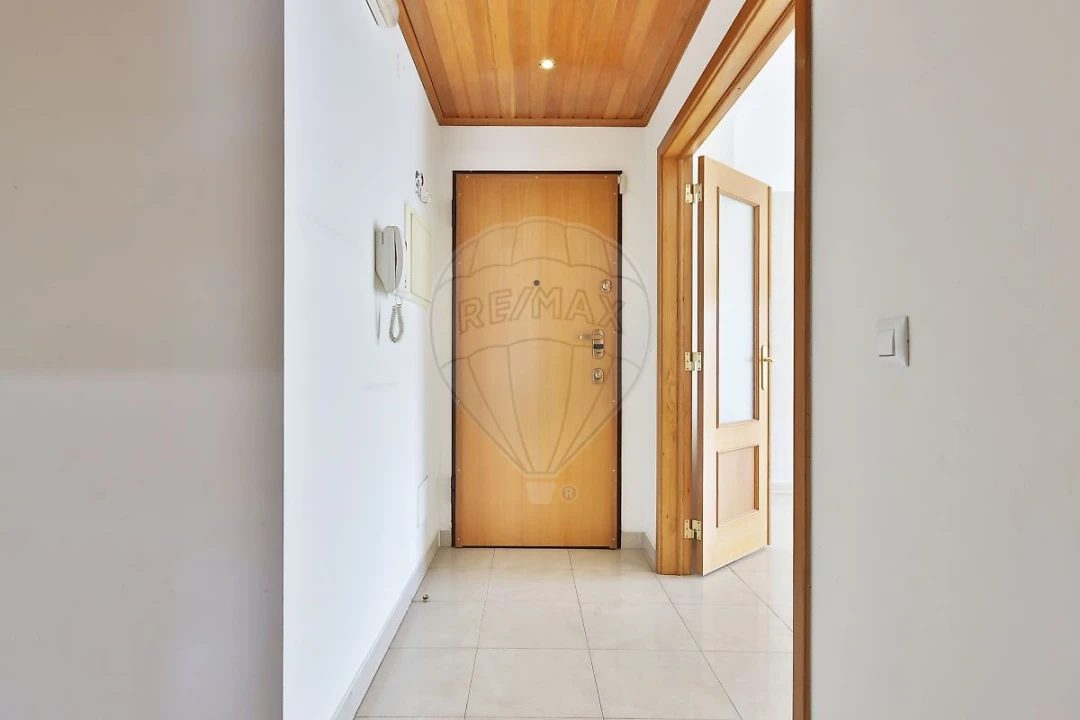 Apartamento T2 para Venda em Alfragide Foto 25