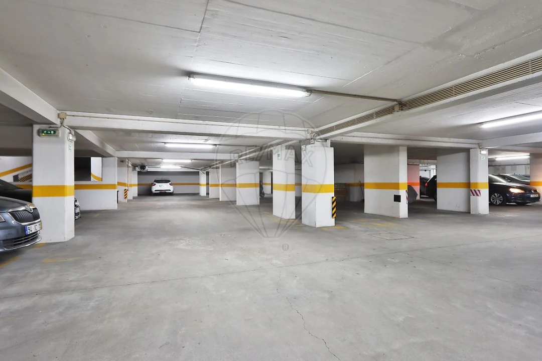 Apartamento T2 para Venda em Alfragide Foto 27