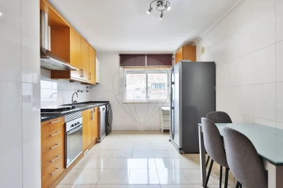 Apartamento T2 para Venda em Alfragide